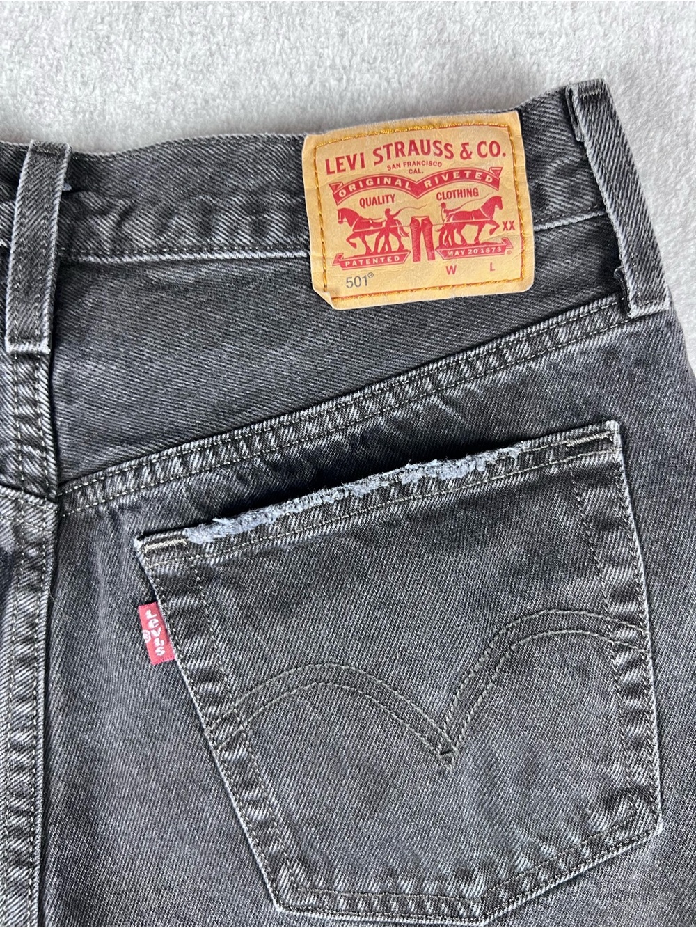 Levi’s 501 Black Distressed High-Rise Women’s Denim Shorts Size 29 - Picture 12 of 13